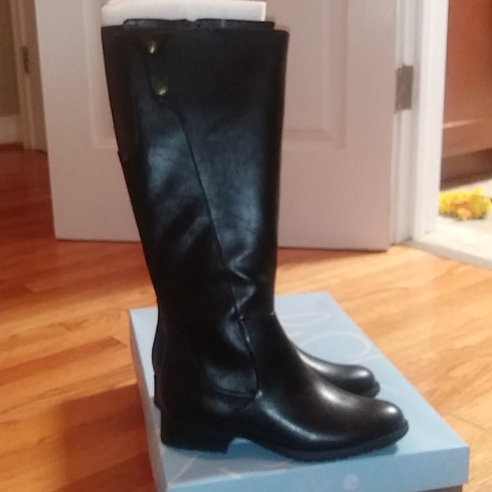 New in Box Life Stride Brown Tall Boots